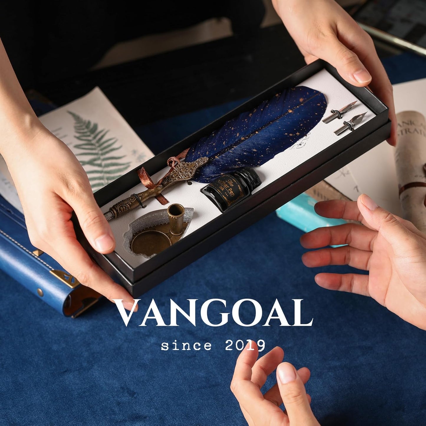 VANGOAL Vintage Carving Feather Pen Set, Glittering Quill Set Antique Calligraphy Writing Dip with Ink, 2 Replacement Nibs, Stand Base, Luxury Signature (Blue)