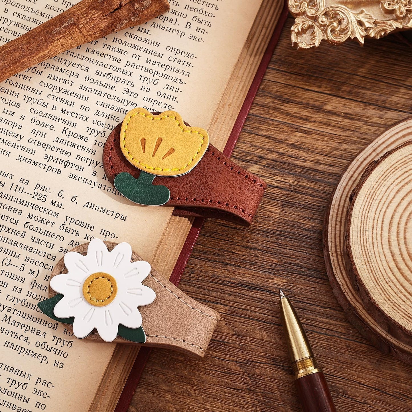 2PCS Vintage Magnetic Leather Bookmark, Leather Magnetic Bookmarks for Women, Magnetic PU Bookmarks Clip Book Accessories, Daisy & Tulip