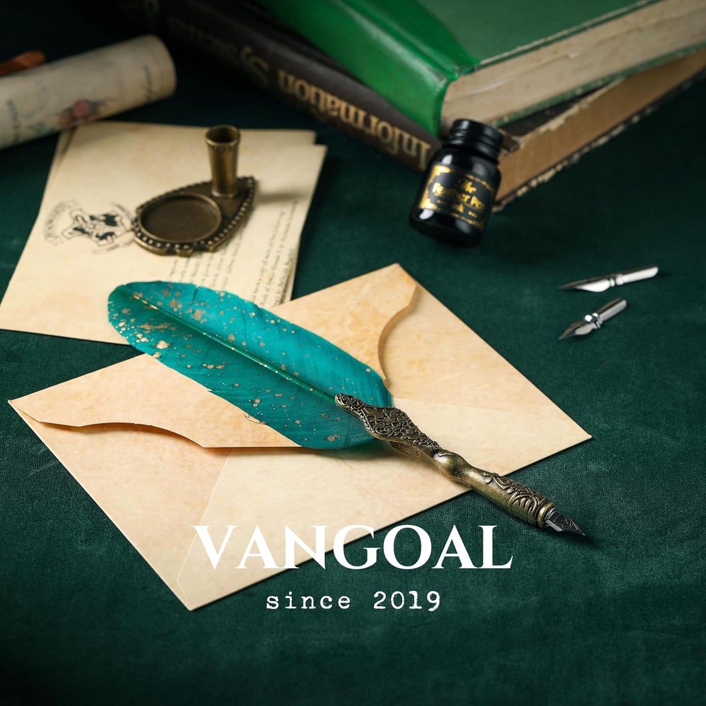 VANGOAL Vintage Green Feather Pen and Ink Set, Classic Series Goose Quill Pen with Carving Pen Stand, Calligraphy Pen Nibs, Black Dip Pen Ink, Antique Writing Gift for Writer