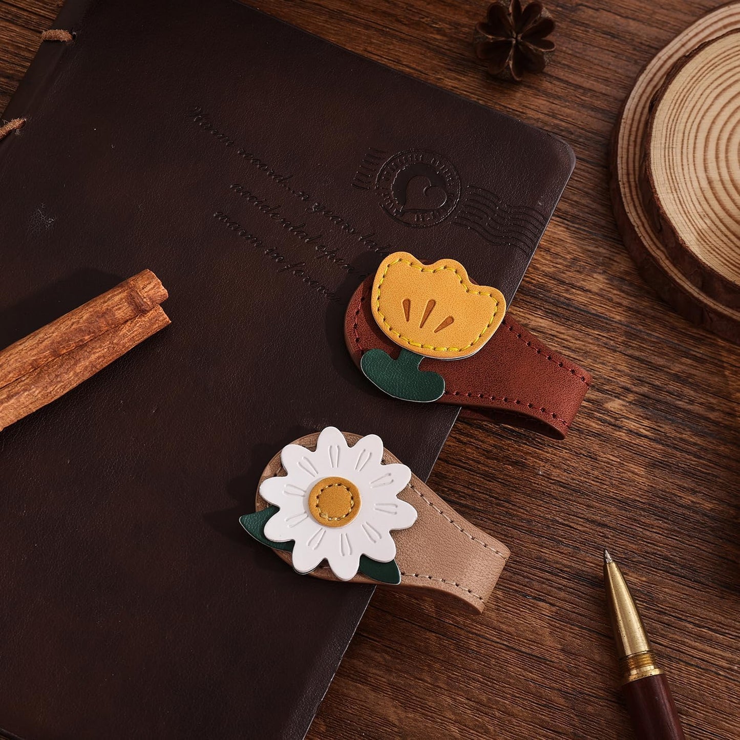 2PCS Vintage Magnetic Leather Bookmark, Leather Magnetic Bookmarks for Women, Magnetic PU Bookmarks Clip Book Accessories, Daisy & Tulip