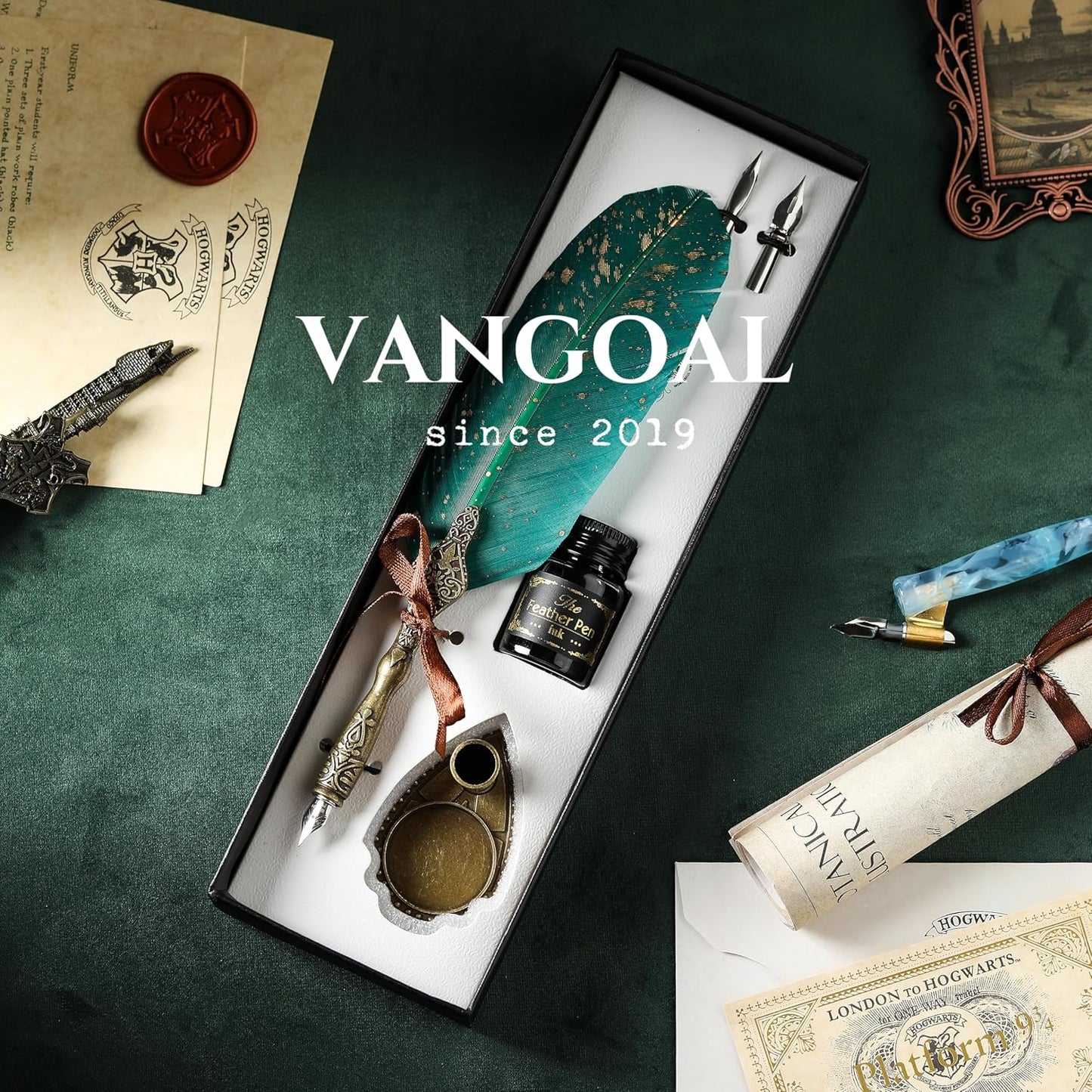 VANGOAL Vintage Green Feather Pen and Ink Set, Classic Series Goose Quill Pen with Carving Pen Stand, Calligraphy Pen Nibs, Black Dip Pen Ink, Antique Writing Gift for Writer